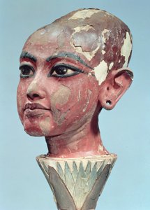 Kopf des Kinderkönigs Tutanchamun (ca. 1370-52 v. Chr.), der aus einer Lotusblume auftaucht, gefunden am Eingang des Grabes, Neues Reich (verputztes und bemaltes Holz)
